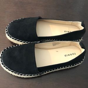 SLIP ON SHOES